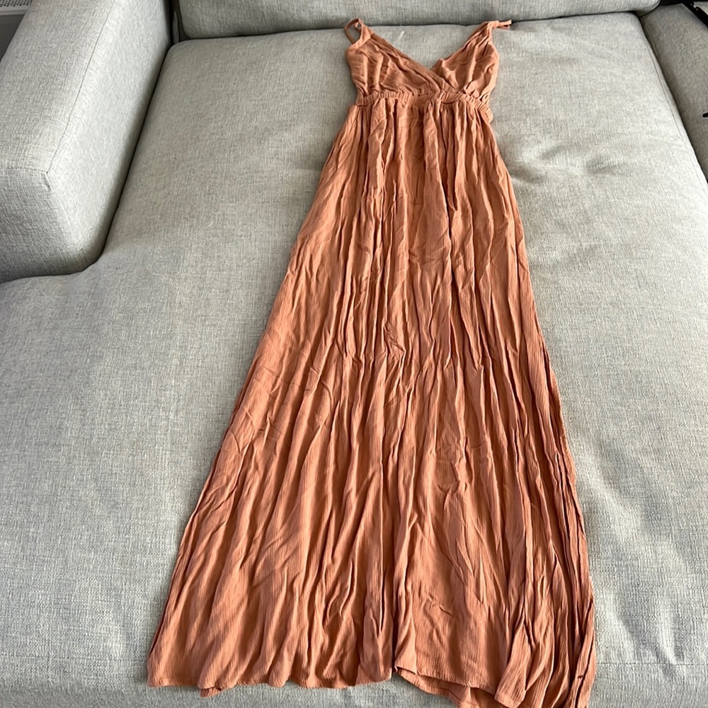 Never got the chance to wear this beauty. Size XS Lulus maxi dress.